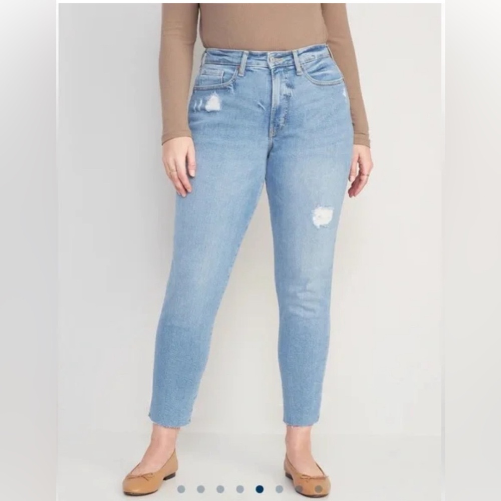 NWT Old Navy Curvy High-Waisted OG Straight Distressed Jeans